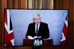 Boris Johnson var mandag i selvisolation og holdt derfor et virtuelt pressemøde, hvor han udtrykte optimisme i forhold til snart at kunne ophæve nogle af Storbritanniens corona-restriktioner. Hans Operation Moonshot er med på listen over årets britiske ord.  (Photo by HENRY NICHOLLS / POOL / AFP)   Foto: Henry Nicholls/Ritzau Scanpix