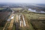     I Midt- og Vestjylland har myndighederne etableret massegrave til millioner af aflivede mink. Ved Boutrup Sø er nogle af minkene gravet ned for tæt på søen. (arkivfoto) Foto: Casper Dalhoff/Casper Dalhoff