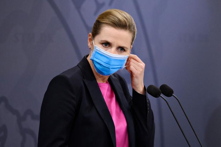 Når statsmininsteren i dag går i folketingssalen, bliver det første gang, siden hun præsenterede sine nye ministre Amalienborg Slotsplads, at hun skal forklare sig i skandalen om den ulovlige ordre om masseaflivninger af mink. En sag, som ikke vil lægge sig.  Arkiv Philip Davali