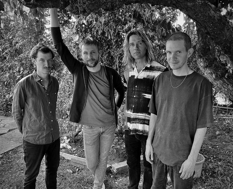 Girls in Airports brugte fem dage i studiet på Refshaleøen på at indspille gruppens sjette album, 'Dive'. Foto: Pr