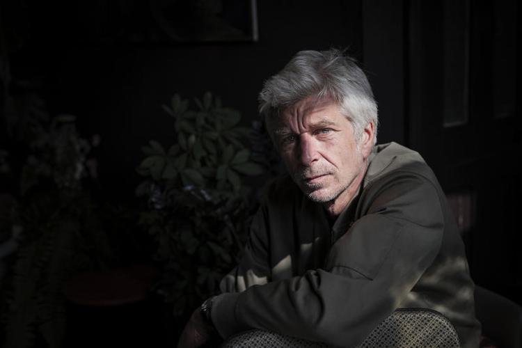 Vi ved først om 20 år, om 'Min kamp' af Karl Ove Knausgård (bill.) holder i det lange løb, mener Peter Nielsen.  