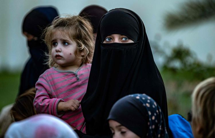 En afgørelse fra FN's Børnekomité fastslår, at Børnekonventionen gælder i i lejrene i Syrien, og at de lande, der har børn siddende der, har pligt til at hente dem hjem (Photo by Delil SOULEIMAN / AFP)   Foto: Delil Souleiman/Ritzau Scanpix