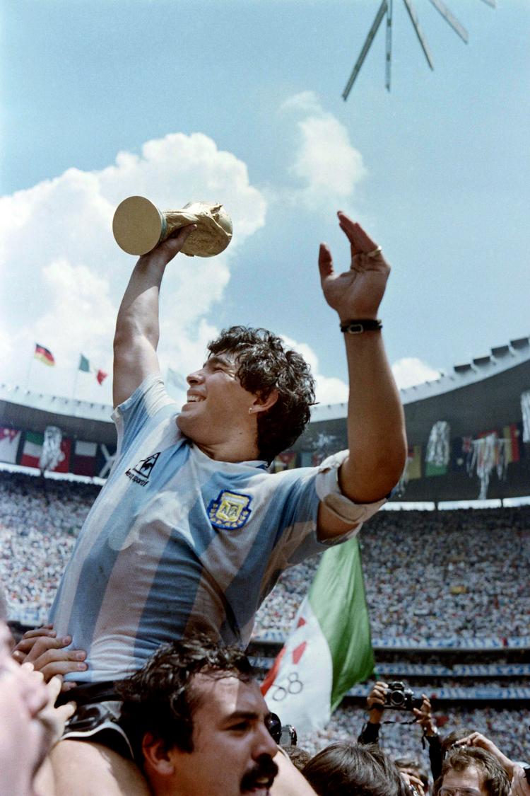 Trods målet med hånden overstrålede Diego Maradona alle og var på toppen af sin landsholdkarriere under VM i 1986. Foto: Staff/Ritzau Scanpix