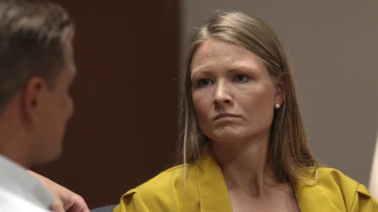 I 'Vi kæmper for at overleve' møder vi blandt andet Ann og Emil. Her er de til terapi hos Jette Simon.  Foto: Kent Lawaetz