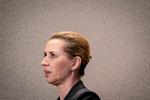 Da statsminister Mette Frederiksen torsdag for første gang besøgte en minkfarm, var der ikke stor forståelse for regeringens juridiske forsvar.

 Foto: Mads Claus Rasmussen/Ritzau Scanpix