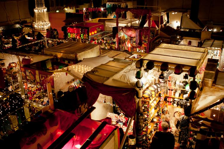       På grund af forsamlingsrestriktionerne er Christianias Julemarked i Den Grå Hal aflyst i år, men nu kan du i stedet se frem til et alternativt julemarked i coronavenligt format. Foto: Cathrine Kjærø Ulf Ertmann/POLFOTO