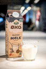 Økologisk mælk er ikke mindre belastende for klimaet end konventionel mælk og vil derfor blive ramt lige så hårdt af en klimaafgift.  Foto: Linda Johansen