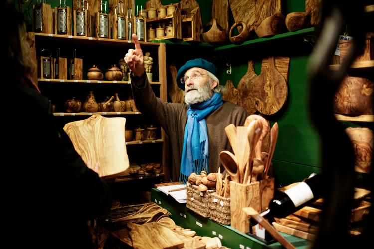 Boder som disse i Den Grå Hal er aflyst. Men det bliver alligevel jul på Christiania i år. Foto: Lasse Kofod/POLFOTO