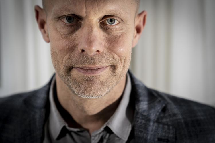 »Jeg kan godt forstå, hvis mange tænker: Nu gider vi ikke at forholde os til corona mere«, siger Henrik Ullum.  Foto: Mads Claus Rasmussen/Ritzau Scanpix