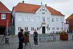 Der er stor medieinteresse for drabssagen på Bornholm. Det skyldes især den racismedebat, som har knyttet sig til sagen. Indenfor i retten er den påståede racisme dog ikke en del af sagen.  Foto: Pelle Rink/Ritzau Scanpix