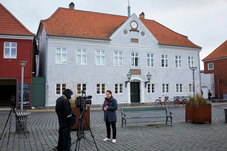 Der er stor medieinteresse for drabssagen på Bornholm. Det skyldes især den racismedebat, som har knyttet sig til sagen. Indenfor i retten er den påståede racisme dog ikke en del af sagen.  Foto: Pelle Rink/Ritzau Scanpix