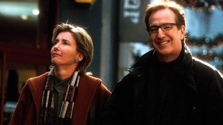 »Sig mig, hvis du var i min position, hvad ville du så gøre?«, spørger Karen (Emma Thompson) sin mand Harry (Alan Rickman) i 'Love Actually', da hun finder ud af, at han har købt en hjertehalskæde til en anden kvinde. Foto: Foto fra filmen