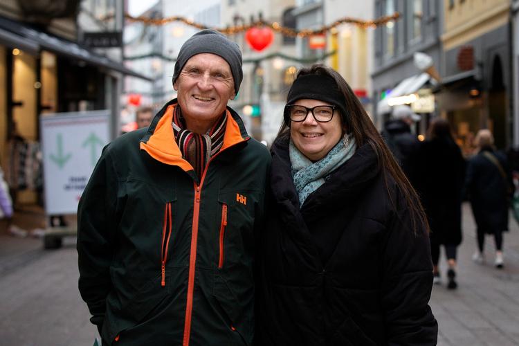 Julens budget ligger på samme niveau som sidste år hjemme hos Lene og Jørgen Magner. Der er bare lige kommet en svigersøn til, som også skal have julegave. Foto: Finn Frandsen/POLFOTO