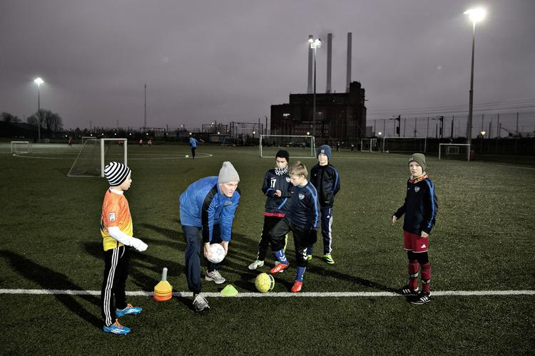 Børn og unge ikke længere må samles mere end ti personer, når de dyrker sport eller idræt. (arkivfoto) Foto: Joachim Adrian/POLFOTO
