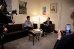 Politiker og demokratiforkæmper Ted Hui mødtes onsdag med flere folketingspolitikere. Mens hans besøg i Danmark udløber fredag, og det giver anledning til spekulationer. Foto: Peter Hove Olesen/POLFOTO