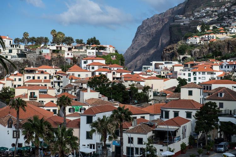 Den populære vinterferieø Madeira, Portugal, er pt. rød, dvs. at alle ikkenødvendige rejser frarådes, på ECDCs liste. Men sidste måned frarådes rejser dertil ikke (arkivfoto). Foto: Ole Steen/POLFOTO