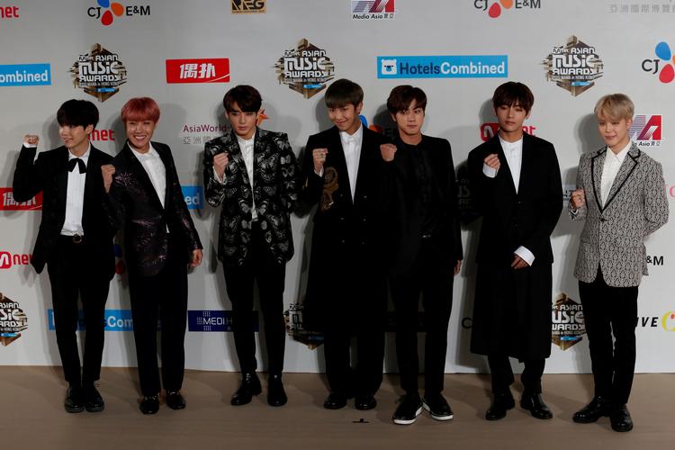 BTS har millioner af fans verden over, der betegner sig som BTS-army. I skrivende stund har gruppen hele syv sange på den amerikanske Billboard Top 100-liste.  Foto: Bobby Yip/Ritzau Scanpix