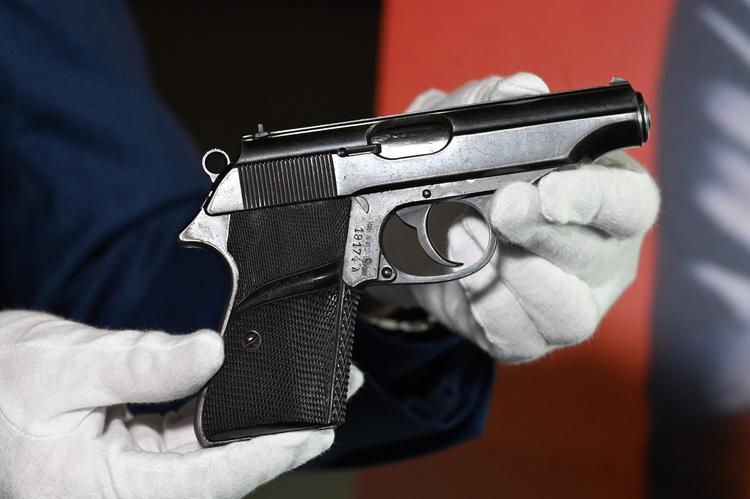 Sådan ser den legendariske pistol ud.  Foto: Robyn Beck/Ritzau Scanpix