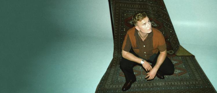 Thor Farlov holdr pause fra duoen Citybois og debuterer med et stilsikkert album, der sagtens kunne vise større armbevægelser. 