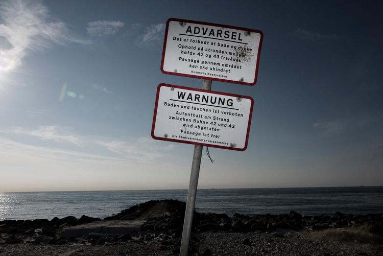 Jorden under Høfde 42 ved Thyborøn er fyldt med kviksølv og andre giftstoffer. Nu er der blevet afsat penge til, at giftdepotet kan renses.  Foto: Joachim Ladefoged/POLFOTO