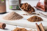 Stødt kanel fra supermarkedet varierer i farve, smag og formalingsgrad. Foto: Mikkel Bækgaard
