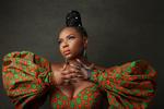 Vi er ét folk under solen, lyder budskabet på nigerianske Yemi Alades nye album 'Empress', der markerer lyden af ærkeafrikansk pop i al sin mangfoldighed. Foto: Pr