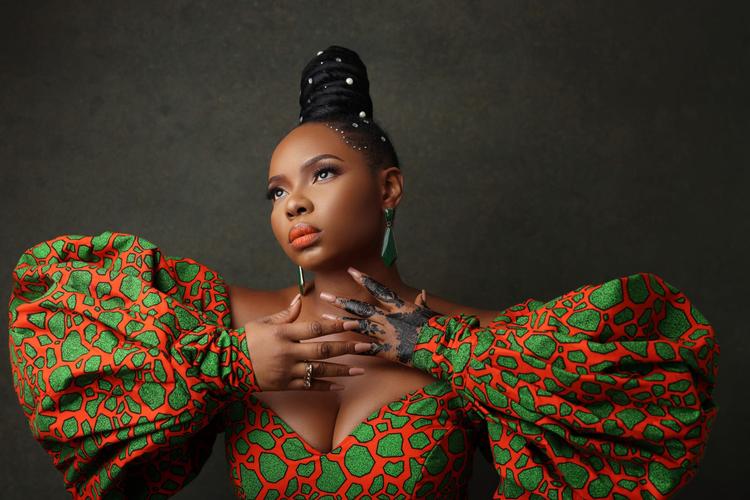 Vi er ét folk under solen, lyder budskabet på nigerianske Yemi Alades nye album 'Empress', der markerer lyden af ærkeafrikansk pop i al sin mangfoldighed. Foto: Pr