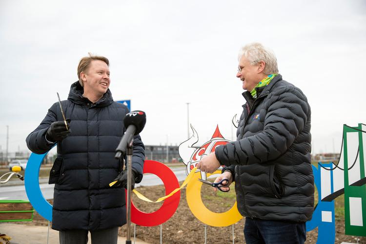 Jacob Bjerregaard  (tv) ses her ved åbningen af Googles datacenter ved Fredericia sammen med Google Site Operation Manager Arni Johansson.  Foto: Frank Cilius/Ritzau Scanpix