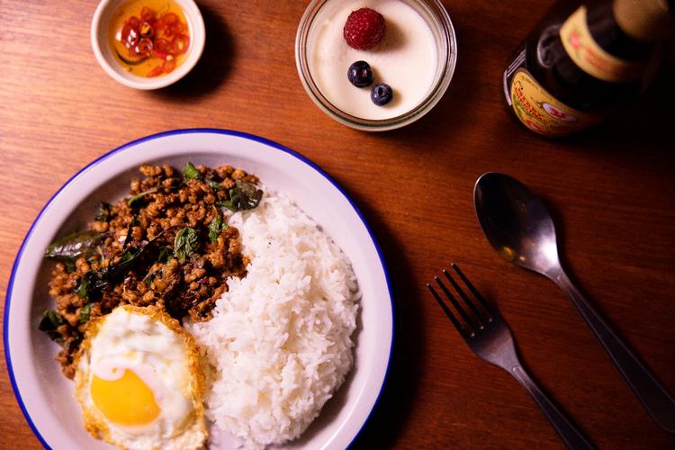 »Jeg kunne spise pad krapow morgen, middag og aften«, skriver anmelderen. Foto: Thomas Borberg/POLFOTO