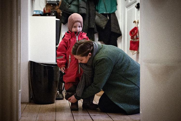 Hvis Marie Endersen og hendes mand får et barn mere, vil de stå fast på, at det ikke skal starte i børnehave, før det er fyldt tre år, fordi erfaringerne med datteren Laura ikke var gode.  Foto: Marius Renner/POLFOTO