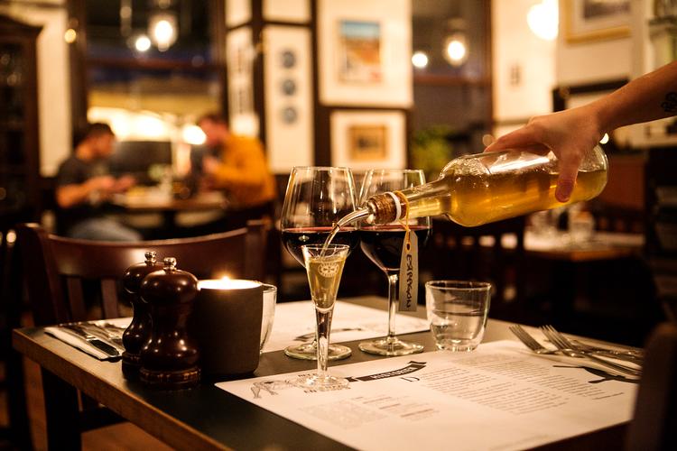 Der er tomt på den populære christianshavnerrestaurant. Coronarestriktionerne rammer branchen hårdt. Foto: Ditte Valente/POLFOTO