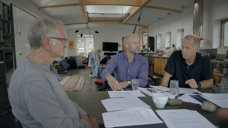 Det er ikke længere for sjov, når 'Operation X' bruger filmiske virkemidler. Det skal seriøst understøtte fortællingen. Foto: Mads Bødker / TV 2