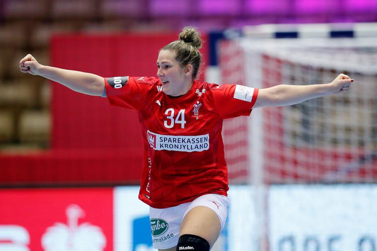   Rikke Iversen fik noget af et gennembrud med en fremragende forsvarsindsats, og så scorede hun to mål.  Foto: Jens Dresling/POLFOTO