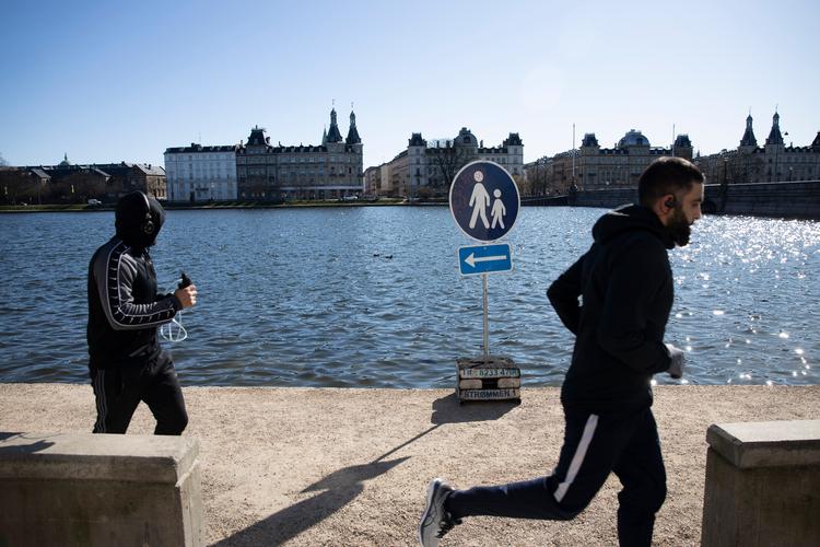 Under nedlukningen i marts besluttede Københavns Kommune at ensrette trafikken rundt om søerne i København. Nu er tiltaget genindført. Foto: Andreas Merrald/POLFOTO