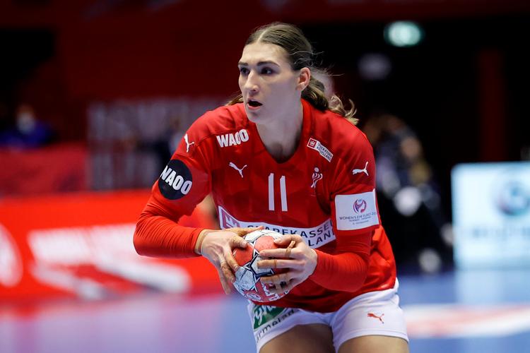 Line Haugsted er den indiskutable leder i det danske forsvar og en vigtig brik i kontraspillet..   Foto: Jens Dresling/POLFOTO