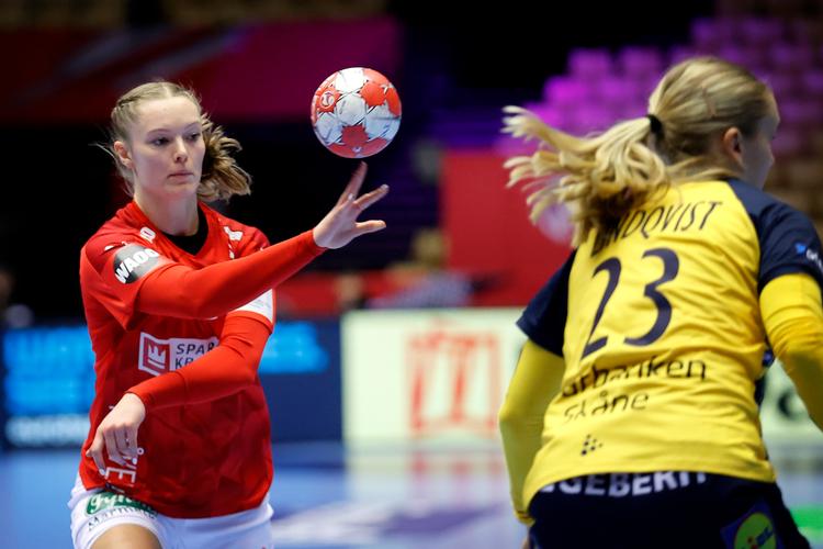  Danmarks Anne Mette Hansen kan igen forvente masser af spilletid, når Spanien er modstanderen.   Foto: Jens Dresling/POLFOTO