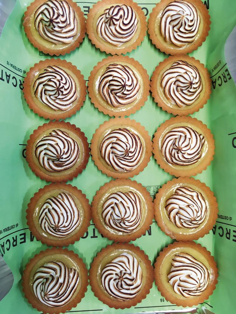 Lige til at blive glad af. Små sur-søde perfekte citrontærter. 