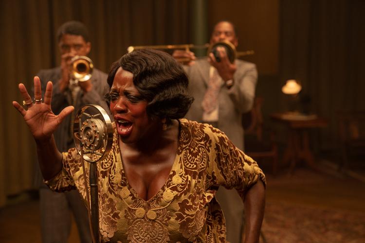 Viola Davis som Ma Rainey er trækplastret, men hendes karakter er trættekær, jaloux, diva-dum og har få formildende træk.  Foto: David Lee/netflix/David Lee/NETFLIX
