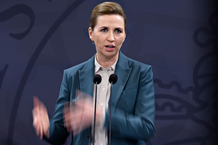 Mette Frederiksen fik i sidste uge kritik for at bruge Facebook for flittigt til at kommunikere sine budskaber. Statsministeren svarede igen ved at påpege, at det langtfra er alle medier, som længere har så mange læsere, og at hun derfor er nødt til at bruge sociale medier for at nå befolkningen som helhed.  Foto: Philip Davali/Ritzau Scanpix