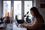 Laura Kragh startede på psykologistudiet på Københavns Universitet i sommer. Meget af hendes undervisning er forgået online, hvilket har været en hæmsko for det faglige og det sociale udbytte af studielivet.  Foto: Marius Renner/POLFOTO