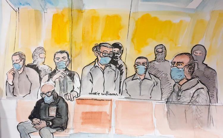 Ali Riza Polat (til højre) i retten i Paris i dag.  Han fik også 30 års fængsel. Foto: Marie Williams/Ritzau Scanpix