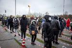 Regeringens nye tiltag er, at Falck skal test 50.000 borgere om dagen via hurtigtest. Hos Falck i Hvidovre skabte det forleden tre timers ventetid. Foto: Jesper Houborg/POLFOTO