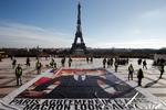 Klimaaktivister i Paris markerede forrige uge 10-årsdagen for klimaaftalen i Paris med en protest mod den franske præsidents ifølge dem uambitiøse klimapolitik. Foto: Benoit Tessier/Ritzau Scanpix