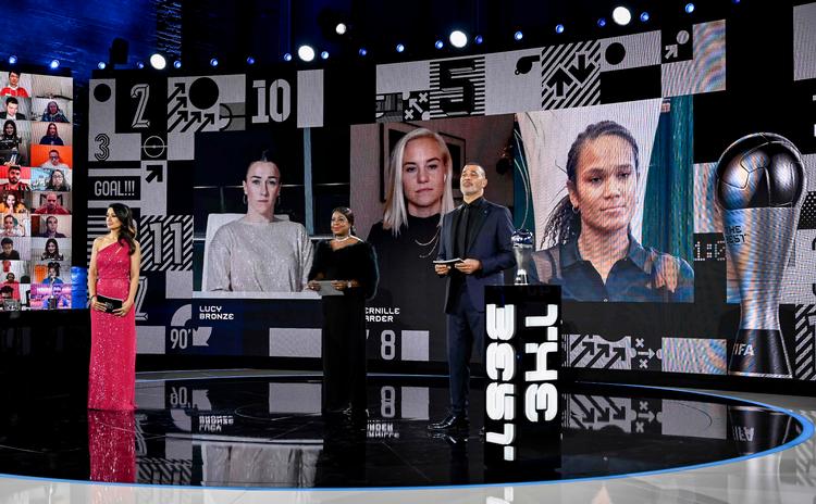 The Best, Fifa's årlige kåring, foregik denne gang som en digital udgave, hvor hovedpersonerne optrådte på skærme. Foto: Valeriano Di Domenico/Ritzau Scanpix
