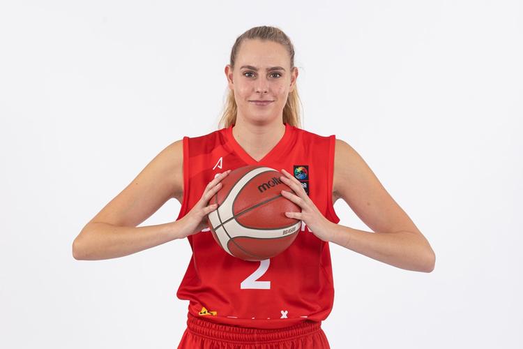 1,96 meter, atletisk og hurtig - jo, Camilla Emsbo kunne den danske landstræner godt bruge. Foto: Fiba.basketball