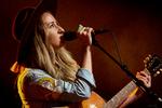 Margo Price har lavet en fortolkning af Joni Mitchells 'River'. Gudskelov har hun ikke ændret den særlig meget. Foto: Thomas Borberg/POLFOTO