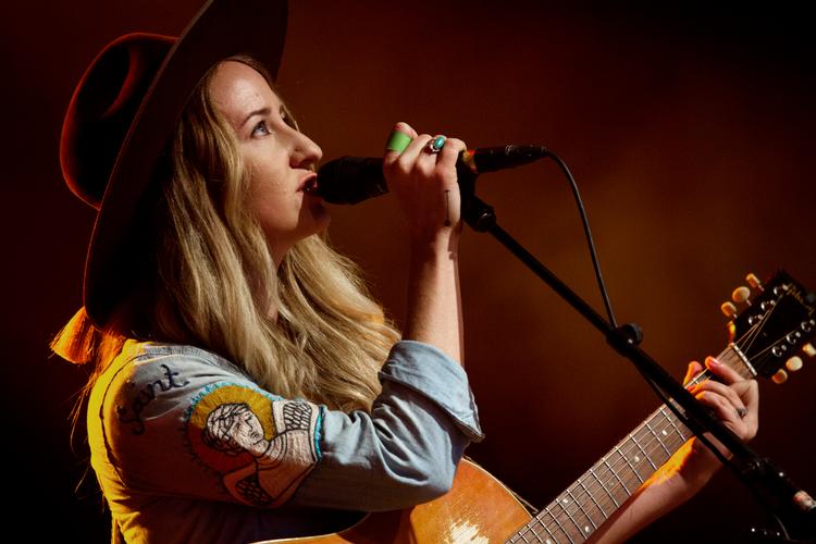 Margo Price har lavet en fortolkning af Joni Mitchells 'River'. Gudskelov har hun ikke ændret den særlig meget. Foto: Thomas Borberg/POLFOTO