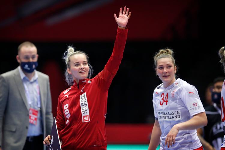   For den danske anfører Sandra Toft er det ufattelig stort at spille på det danske landshold. Og efter 12 år i tjenesten ønsker hun sig brændende en medalje. Foto: Jens Dresling