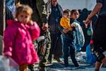 Tyske og finske myndigheder har hentet 23 børn og kvinder ud af Al-Hol-lejren i Syrien. I lejren bor tusindvis af mennesker, som havde bosat sig i de dele af Syrien, som var besat af Islamisk Stat. Foto: Delil Souleiman/AFP Foto: Delil Souleiman/Ritzau Scanpix