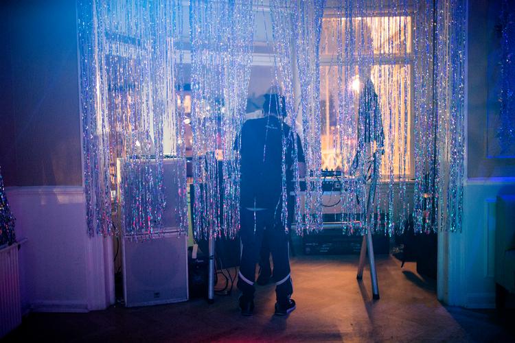 Måske er det i år, du skal afvikle dit første dj-set for dig selv og dine 9 nærmeste? Foto: Andreas Haubjerg/POLFOTO